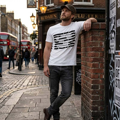 🔥🎁Nyhet 50 % RABATT🔥Satirisk T-shirt med texten ”Lita på din regering”